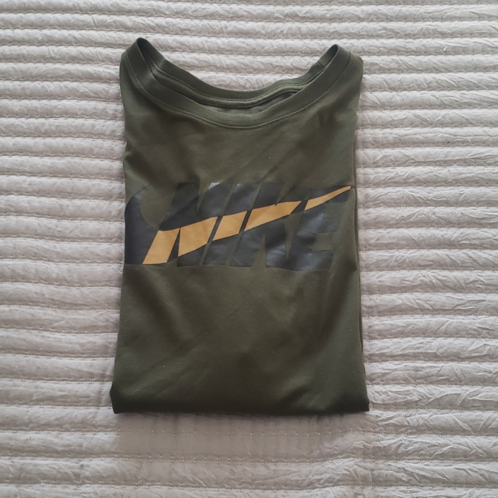 Nike tshirt